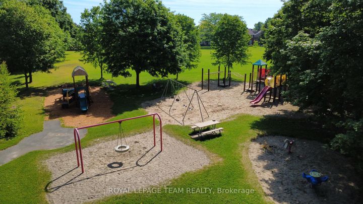 Photo 45 at 61 Amberwood Crescent, Nepean (Pineglen/Country Place), Ottawa