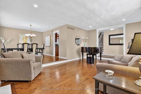 Photo 10 at 61 Amberwood Crescent, Nepean (Pineglen/Country Place), Ottawa