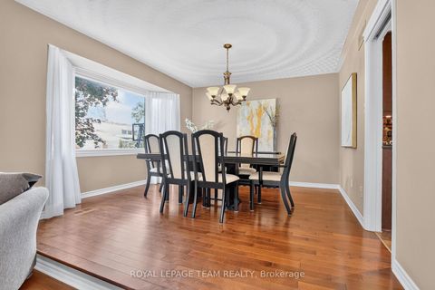 Photo 12 at 61 Amberwood Crescent, Nepean (Pineglen/Country Place), Ottawa