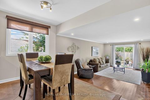 Photo 17 at 61 Amberwood Crescent, Nepean (Pineglen/Country Place), Ottawa