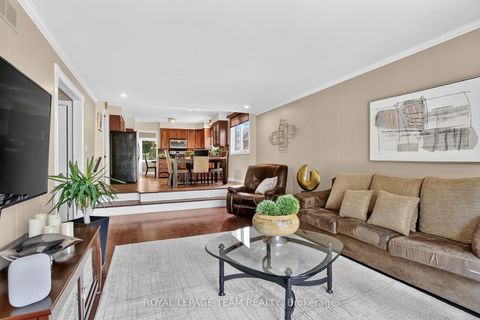 Photo 19 at 61 Amberwood Crescent, Nepean (Pineglen/Country Place), Ottawa