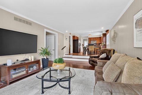 Photo 20 at 61 Amberwood Crescent, Nepean (Pineglen/Country Place), Ottawa