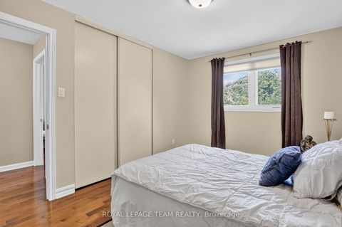 Photo 24 at 61 Amberwood Crescent, Nepean (Pineglen/Country Place), Ottawa