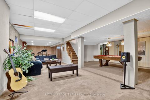 Photo 36 at 61 Amberwood Crescent, Nepean (Pineglen/Country Place), Ottawa