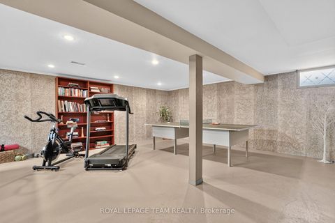 Photo 37 at 61 Amberwood Crescent, Nepean (Pineglen/Country Place), Ottawa
