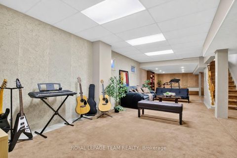 Photo 38 at 61 Amberwood Crescent, Nepean (Pineglen/Country Place), Ottawa