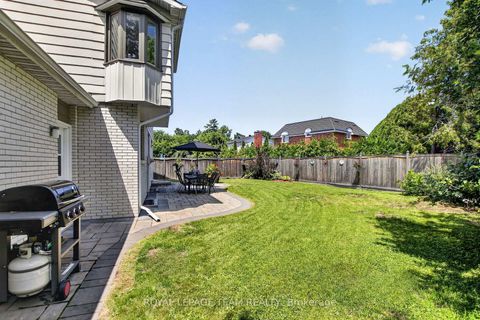 Photo 40 at 61 Amberwood Crescent, Nepean (Pineglen/Country Place), Ottawa