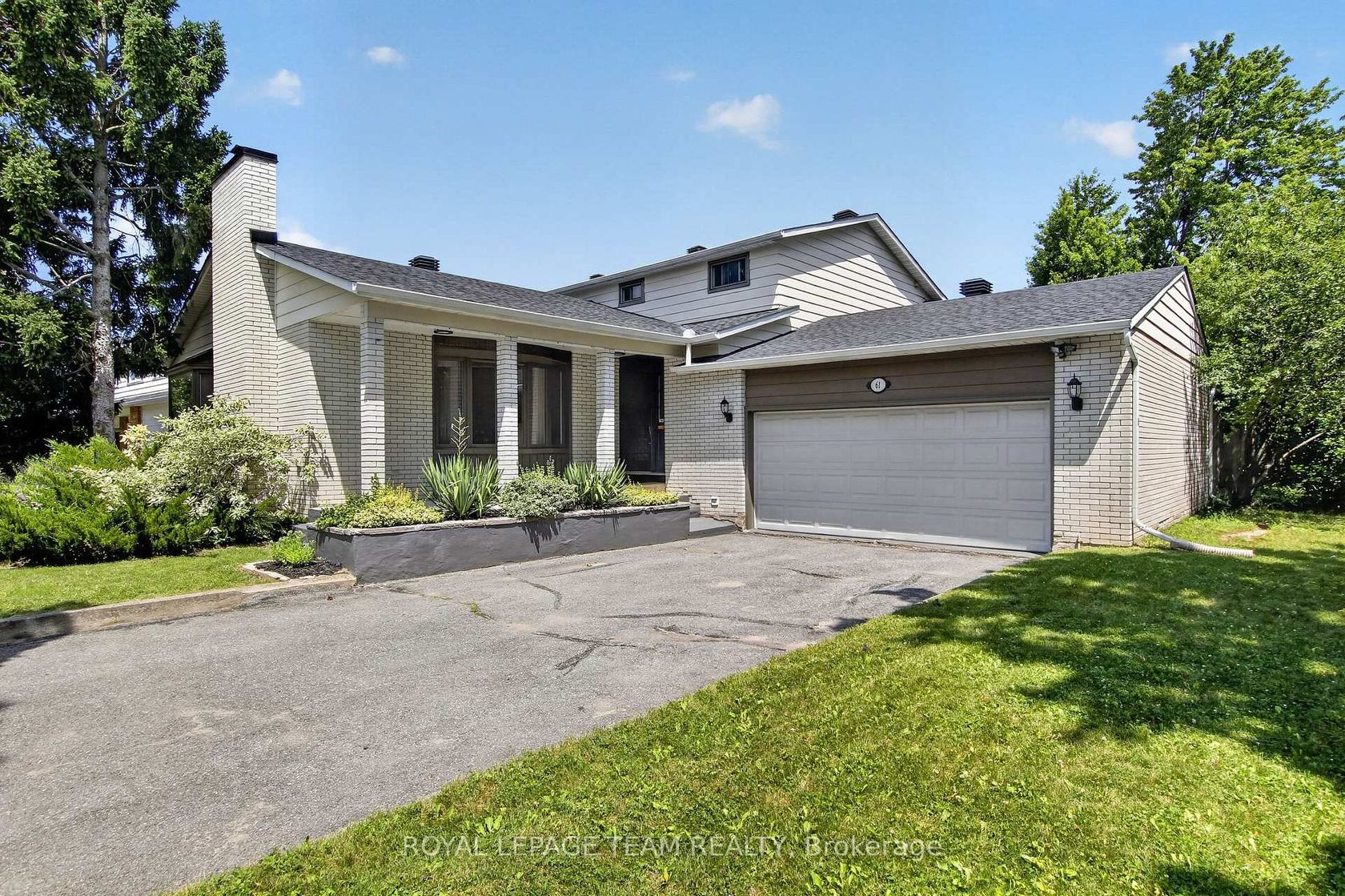 61 Amberwood Crescent, Nepean (Pineglen/Country Place), Ottawa 