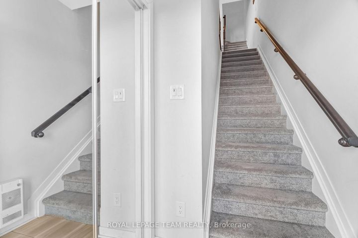 Photo 3 at 620 Parnian Private, Nepean (Half Moon Bay), Ottawa