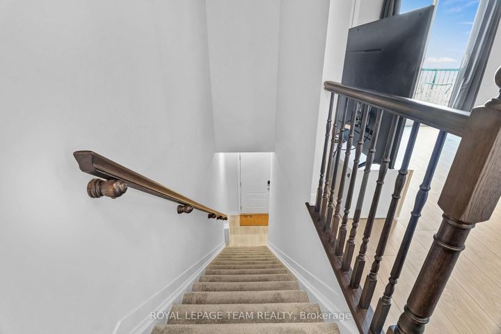 Photo 4 at 620 Parnian Private, Nepean (Half Moon Bay), Ottawa