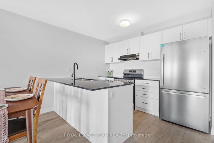Photo 6 at 620 Parnian Private, Nepean (Half Moon Bay), Ottawa