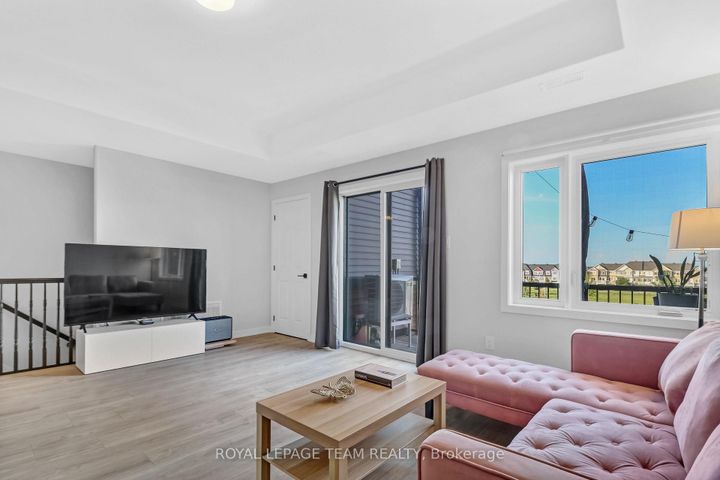 Photo 8 at 620 Parnian Private, Nepean (Half Moon Bay), Ottawa
