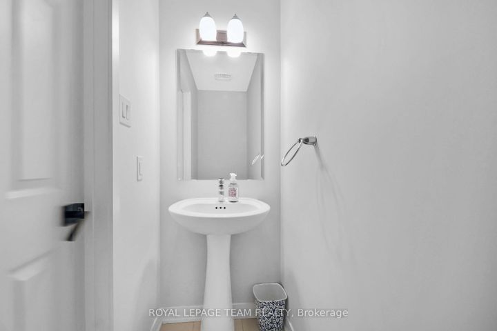 Photo 10 at 620 Parnian Private, Nepean (Half Moon Bay), Ottawa