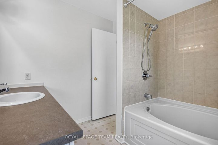 Photo 20 at 32 Vistapointe Drive, Nepean (Barrhaven East), Ottawa
