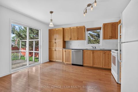 Photo 12 at 32 Vistapointe Drive, Nepean (Barrhaven East), Ottawa