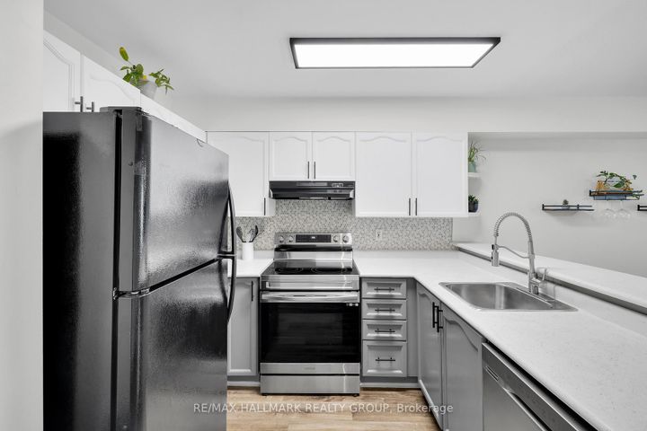 Photo 4 at 1344 Guthrie Street, Nepean (Leslie Park), Ottawa