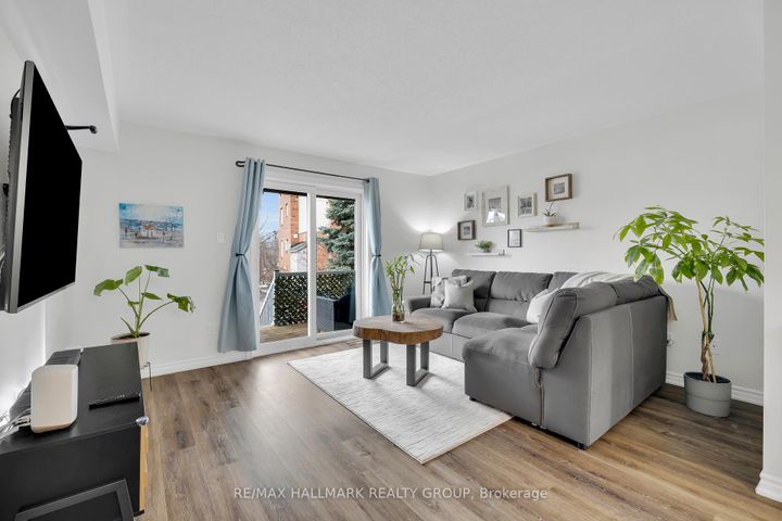 Photo 11 at 1344 Guthrie Street, Nepean (Leslie Park), Ottawa