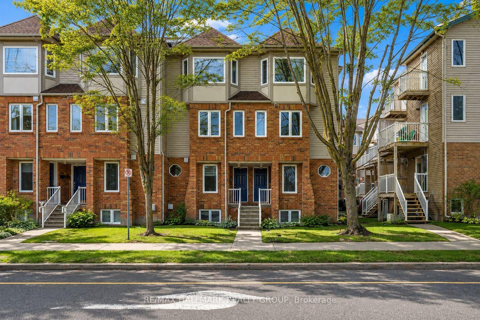 1344 Guthrie Street, Nepean (Leslie Park), Ottawa 