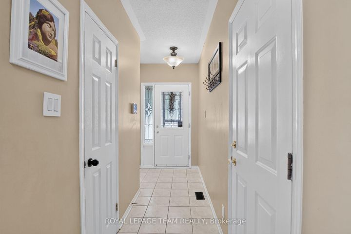 Photo 5 at 2 Wittingham Drive, Nepean (Barrhaven East), Ottawa