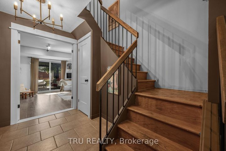 Photo 3 at G - 270 Dalehurst Drive, Nepean (Tanglewood), Ottawa