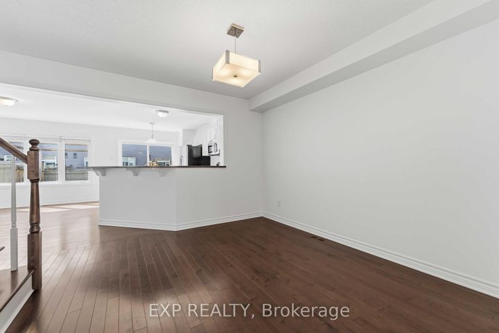 Photo 2 at 82 Buffalograss Crescent, Nepean (Half Moon Bay), Ottawa