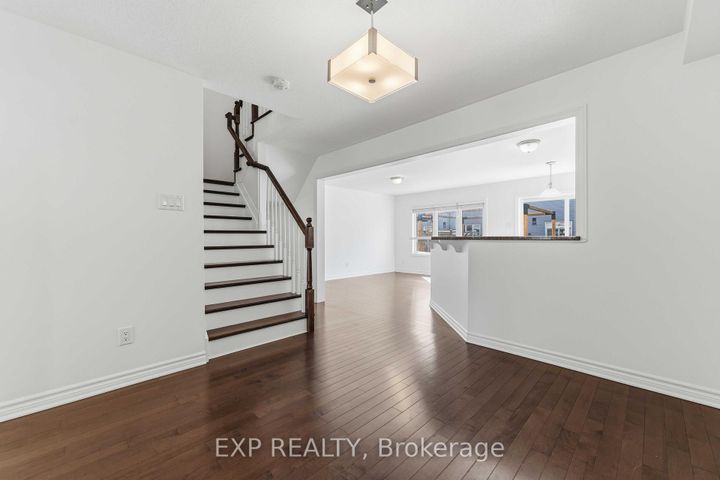 Photo 3 at 82 Buffalograss Crescent, Nepean (Half Moon Bay), Ottawa
