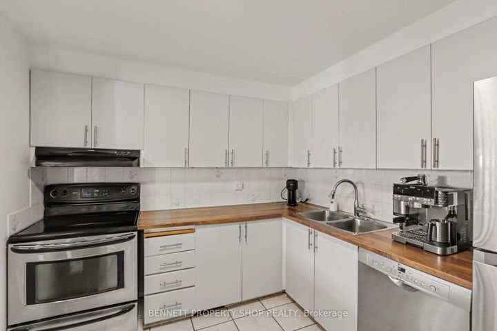 Photo 4 at B - 2 Maple Ridge Crescent, Nepean (Pheasant Run), Ottawa