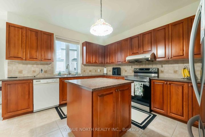 Photo 8 at 23 Hearthstone Place, Nepean (Strandherd), Ottawa