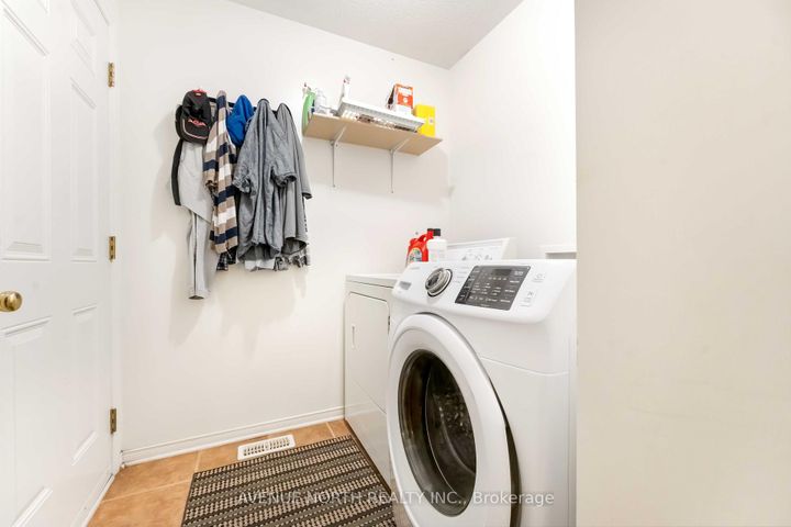 Photo 14 at 23 Hearthstone Place, Nepean (Strandherd), Ottawa