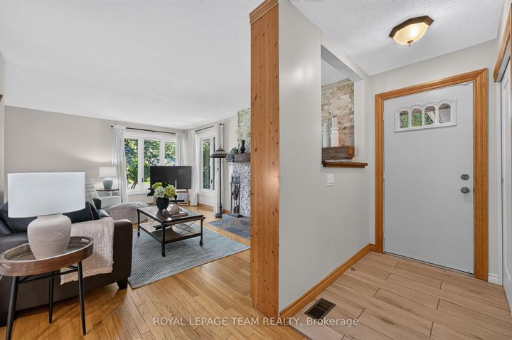 Photo 4 at 9 Laurentide Road, Nepean (Arbeatha Park), Ottawa