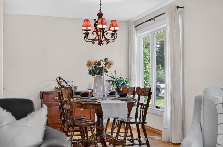 Photo 10 at 9 Laurentide Road, Nepean (Arbeatha Park), Ottawa