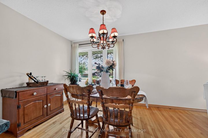 Photo 11 at 9 Laurentide Road, Nepean (Arbeatha Park), Ottawa