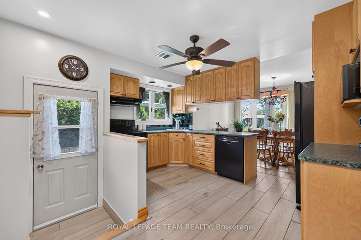 Photo 16 at 9 Laurentide Road, Nepean (Arbeatha Park), Ottawa