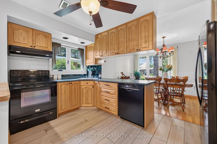 Photo 17 at 9 Laurentide Road, Nepean (Arbeatha Park), Ottawa