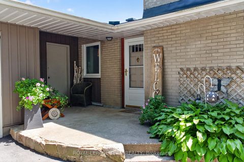 Photo 3 at 9 Laurentide Road, Nepean (Arbeatha Park), Ottawa