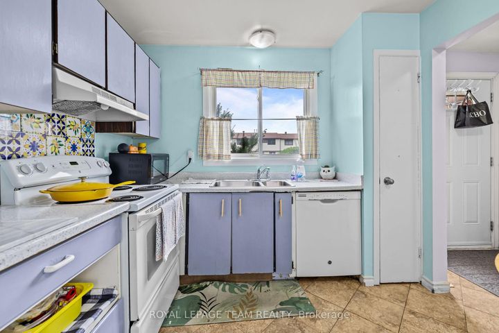Photo 13 at 11E FOXHILL Way, Nepean (Knollsbrook), Ottawa