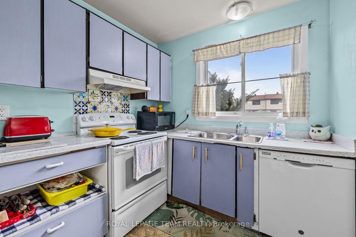 Photo 14 at 11E FOXHILL Way, Nepean (Knollsbrook), Ottawa