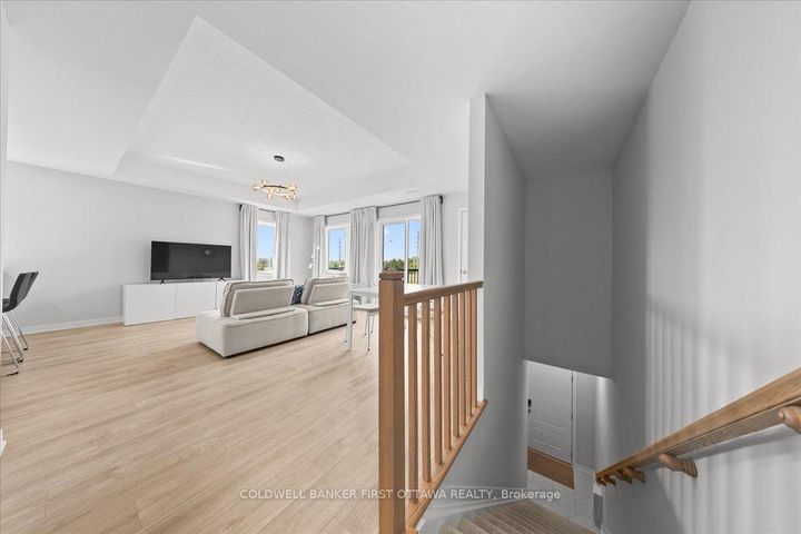 Photo 2 at 210 PARNIAN Private, Nepean (Half Moon Bay), Ottawa