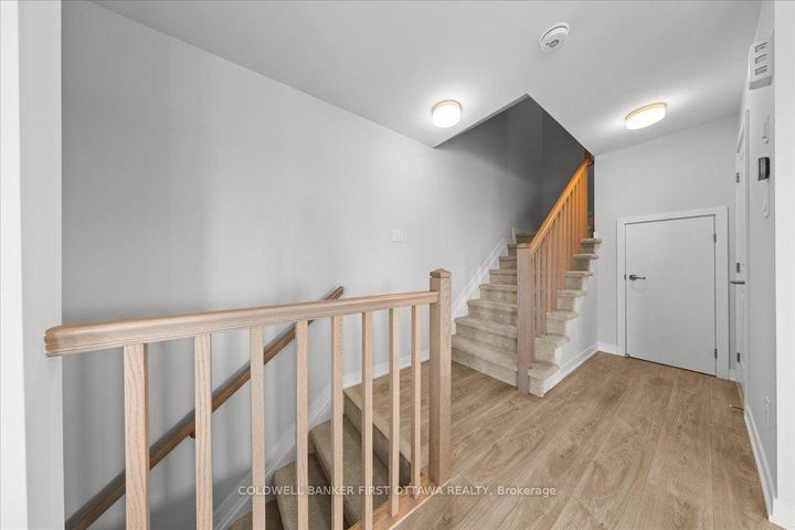 Photo 3 at 210 PARNIAN Private, Nepean (Half Moon Bay), Ottawa