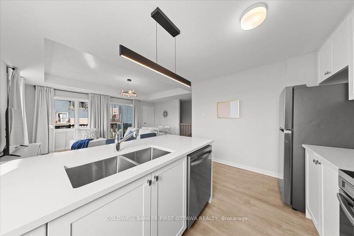 Photo 14 at 210 PARNIAN Private, Nepean (Half Moon Bay), Ottawa