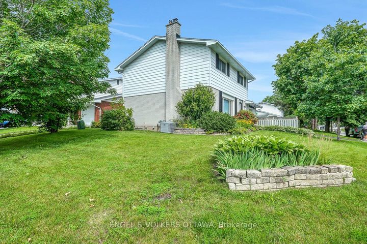Photo 3 at 2695 Hickson Crescent S, Nepean (Redwood Park), Ottawa