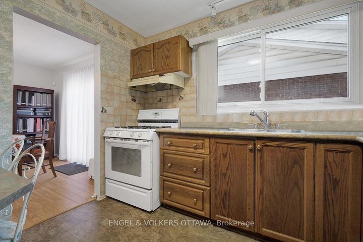 Photo 19 at 2695 Hickson Crescent S, Nepean (Redwood Park), Ottawa