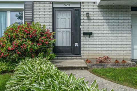 Photo 4 at 2695 Hickson Crescent S, Nepean (Redwood Park), Ottawa