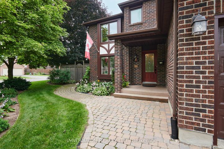 Photo 2 at 27 Cullen Court, Nepean (Manordale), Ottawa