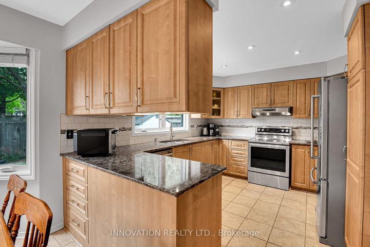 Photo 8 at 27 Cullen Court, Nepean (Manordale), Ottawa