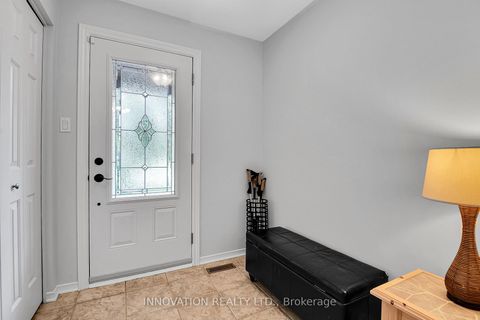 Photo 3 at 27 Cullen Court, Nepean (Manordale), Ottawa