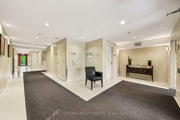 Photo 2 at 208 - 14 Norice Street, Nepean (Meadowlands/Crestview), Ottawa