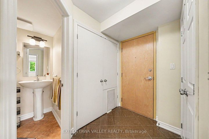 Photo 4 at 208 - 14 Norice Street, Nepean (Meadowlands/Crestview), Ottawa