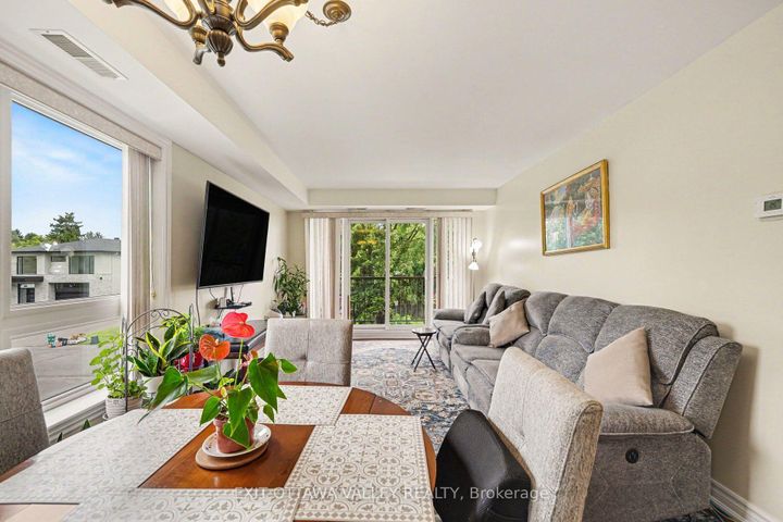 Photo 9 at 208 - 14 Norice Street, Nepean (Meadowlands/Crestview), Ottawa