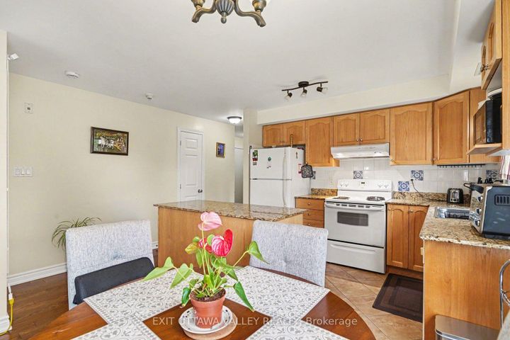 Photo 10 at 208 - 14 Norice Street, Nepean (Meadowlands/Crestview), Ottawa